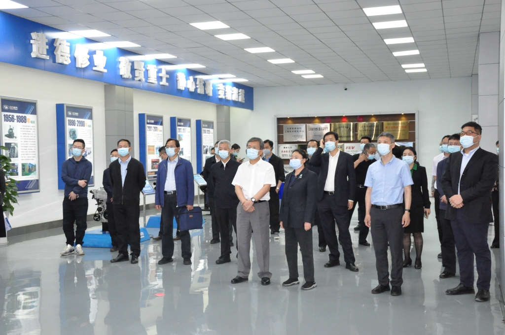 中共云南省委办公厅调研组到 新宝GG开展调研