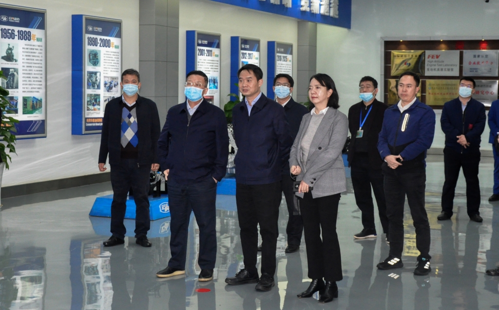 昆明市委常委杨东伟一行到云南新宝GG动力集团有限公司开展调研